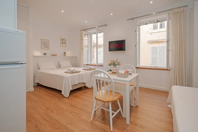 Adagio Apartments, Old Town (Studio & 2 Bedroom Apt)