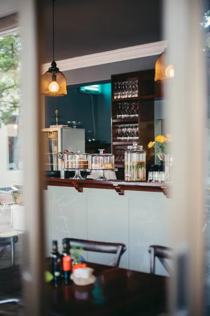 Cafe Hugo / Hugo Roastery