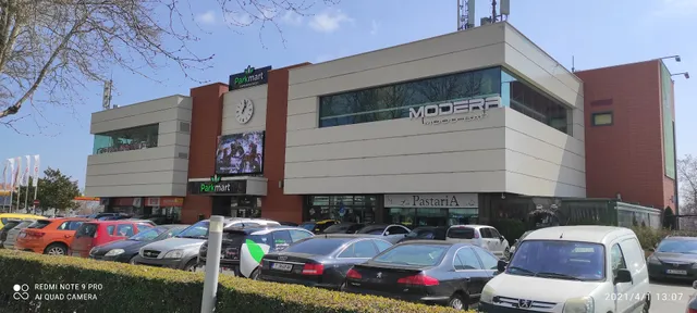 Търговски център Parkmart