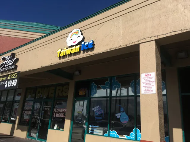 Taiwan Ice (Boba Tea, Rolled Ice cream)