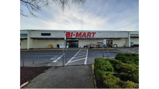 Bi-Mart Membership Discount Stores