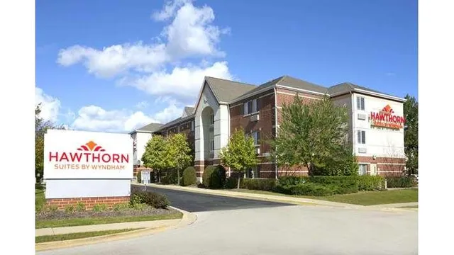 Hawthorn Suites by Wyndham Chicago Schaumburg