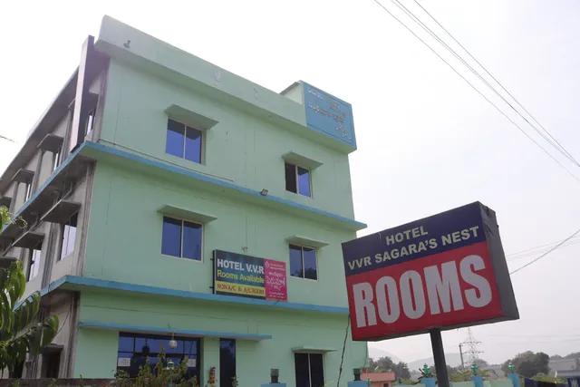 Hotel vvr Sagara's Nest (near kalayana venkataswara swamy temple and srivari mettu in tirupathi)