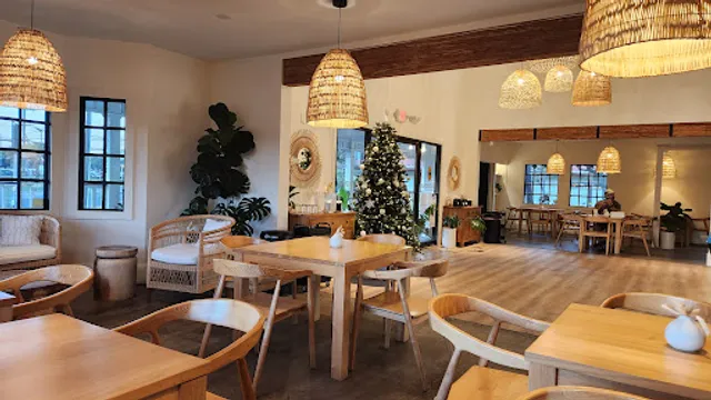 Momona Bakery And Coffee Shop