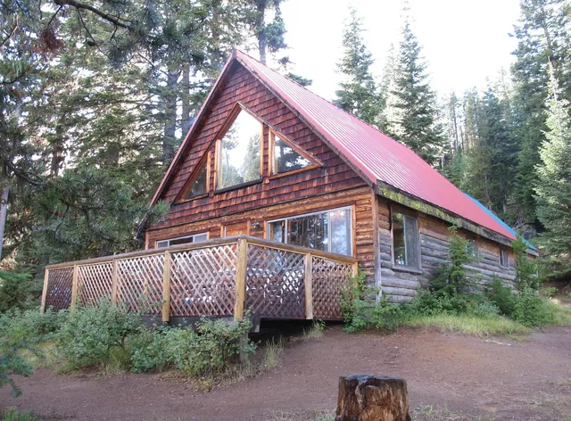 Paulina Lake Lodge