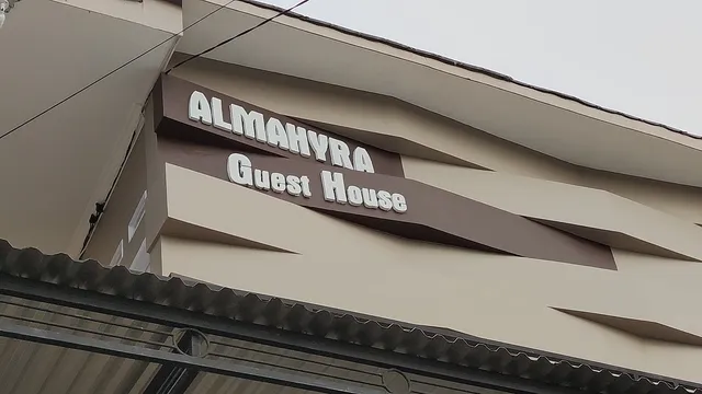 OYO 93477 Almahyra Guest House Syariah