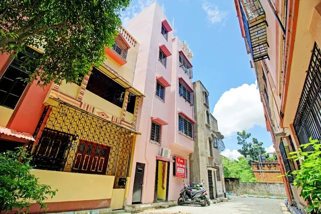 OYO Flagship 81403 The Four's Inn