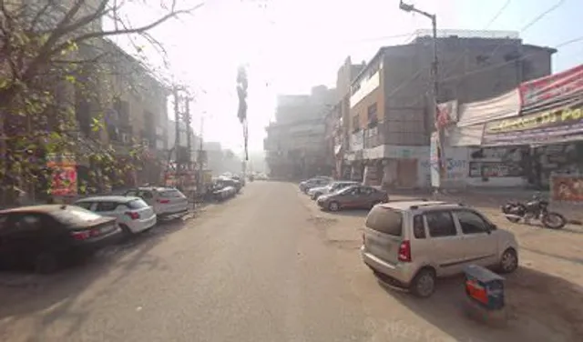 CRESCENT SQUARE MALL, DC CHOWK MARKET