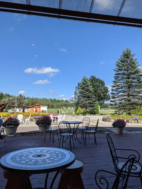 Hanabatake Ranch And Cafe