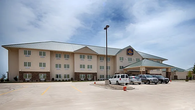 Green Mill Village Hotel & Suites, BW Signature Collection