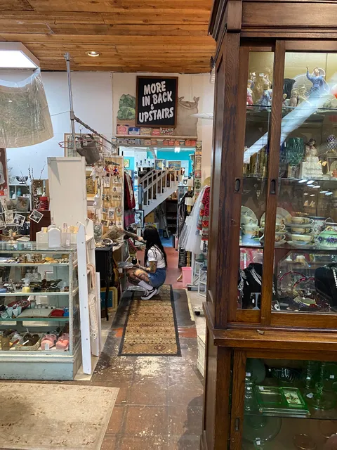 Stars Antique Market