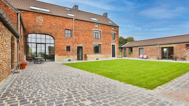 Quiet and warm house in the middle of the countryside