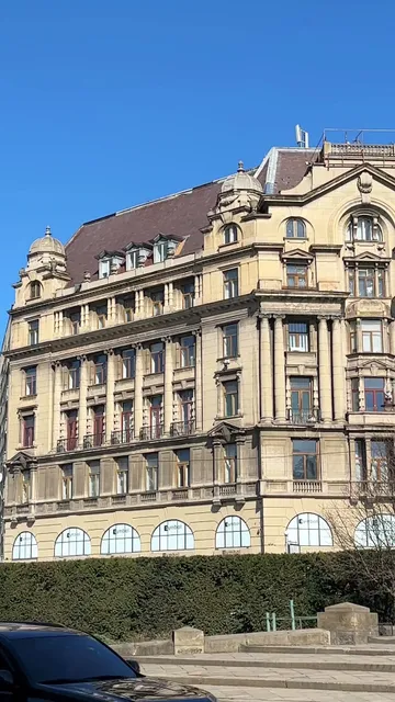 Art Deco Central Rooms