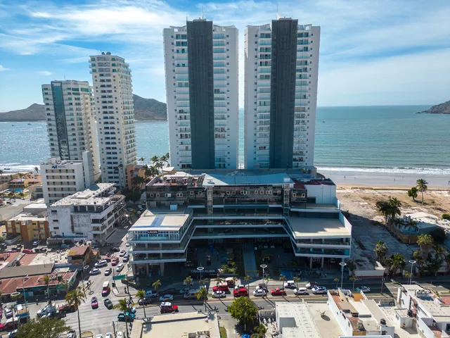 Camino al Mar - Plaza Comercial