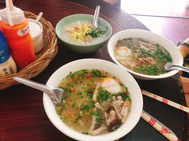 Soi Sao Restaurant, Khao Piak Noodles, Chiang Khan.Town