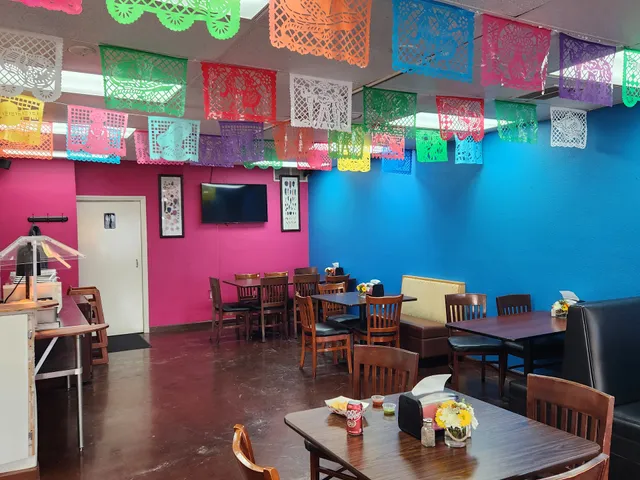 Las Carretas Mexican and Salvadorian Food