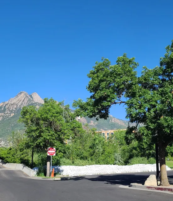 Creekside Place Shopping Center