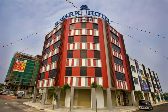 OYO 297 Elmark Hotel