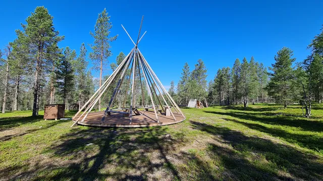 Lapland Safaris North / Lapland Safaris Saariselkä