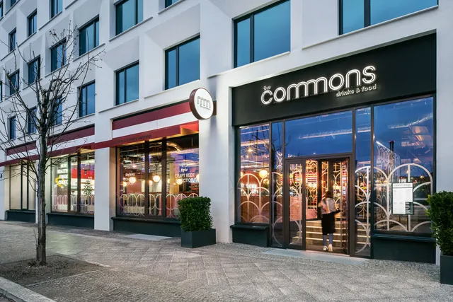 The Social Hub Berlin - Restaurant & Bar