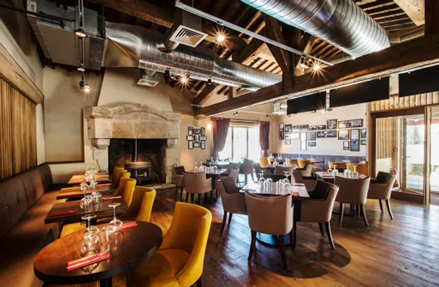 Marina lounge bar & Restaurant