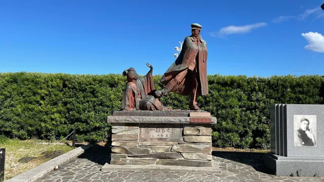 Statue of Omiya and Kan-Ichi