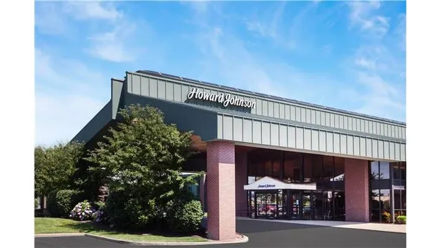 Howard Johnson by Wyndham Evansville East