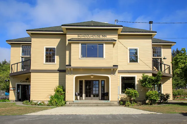 The Historic Schoolhouse Inn