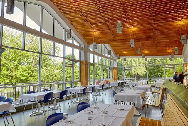 Café des Amis - Pavillon du Lac-aux-Castors