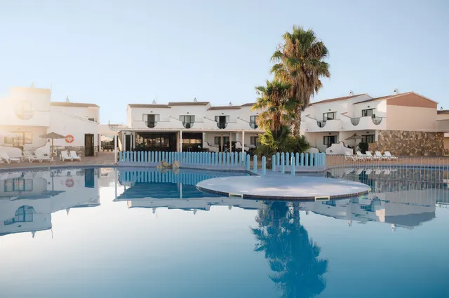 Apartaments Lentiscos by MIJ