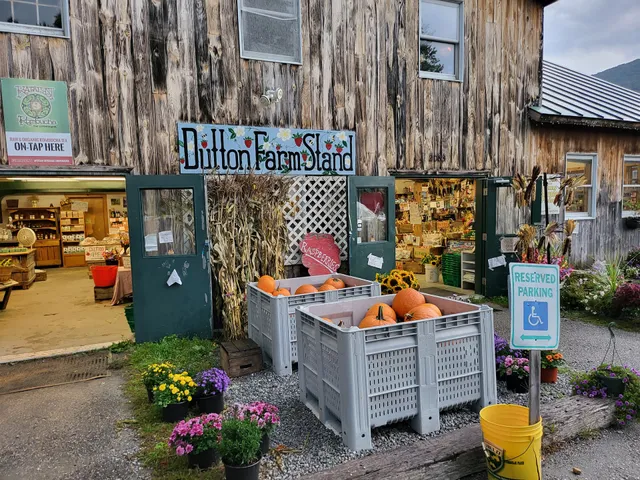 Dutton Farmstand