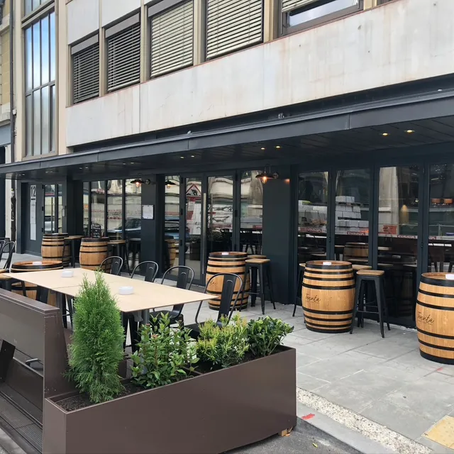 La Tenuta Wine Shop, Bar & Restaurant