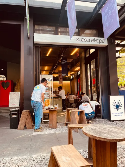 Suasanakopi - Blok M