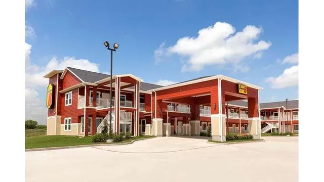 Super 8 by Wyndham Carrizo Springs