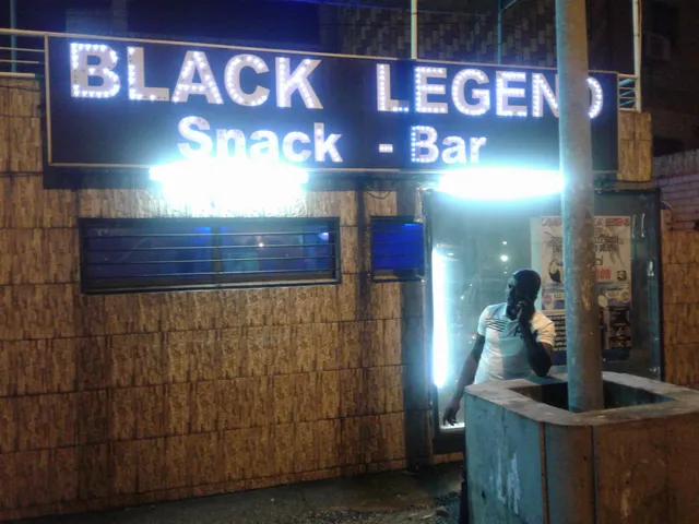 Black Legend Snack Bar