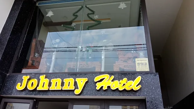 JOHNNY HOTEL