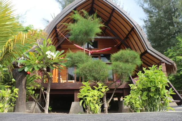 Gili Lumbung Bungalows And Bar