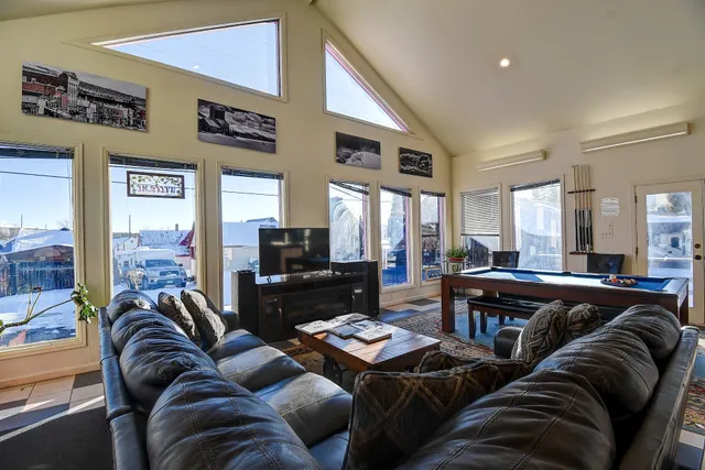 The Mountain Hideaway Lodge