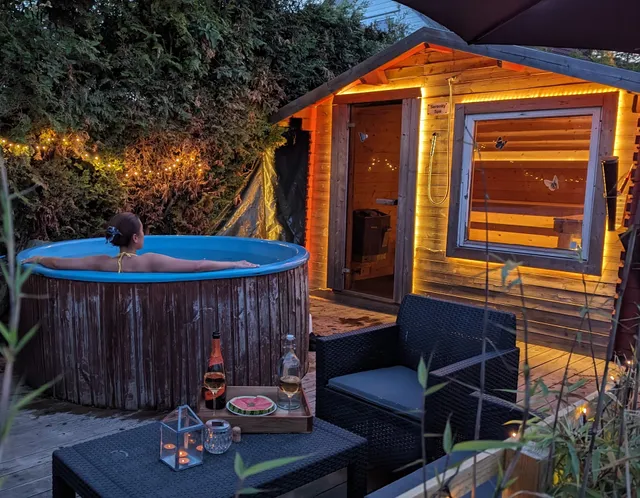 Mikael's Bed & Spa - Chat for best price