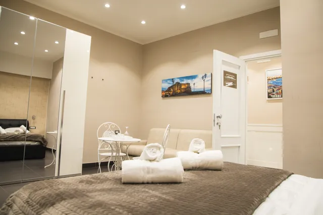 Residence BLACK&WHITE, Naples