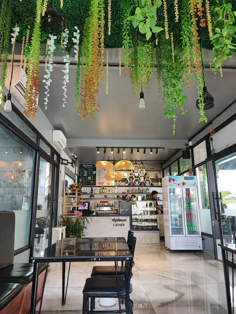 Mommy Café and Foods