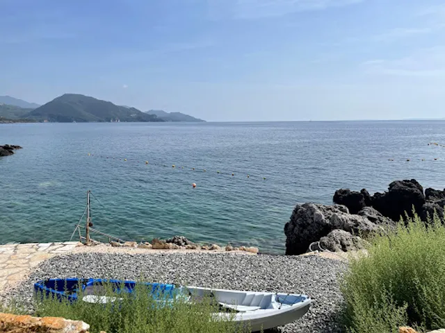 Mikros Paradisos Seaside Restaurant