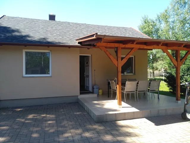 Kiadó Medencés Nyaraló