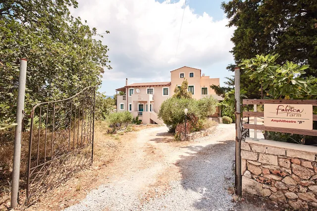 Vamos Fabrica Farm & Houses