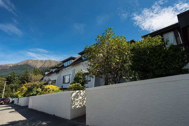 Queenstown Mews