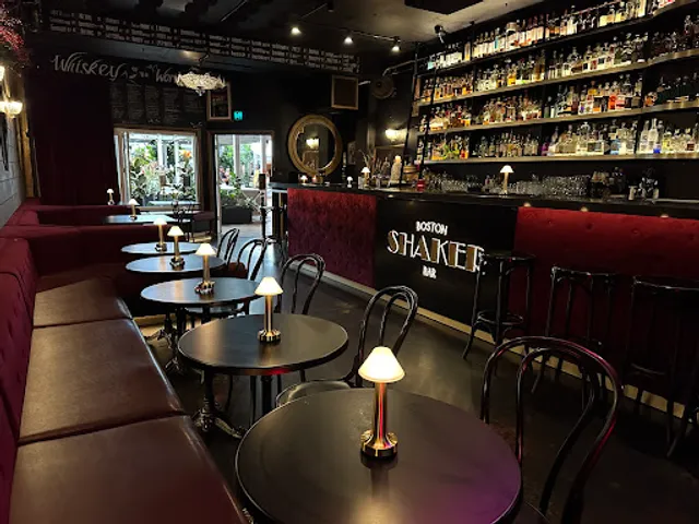 Boston Shaker Bar