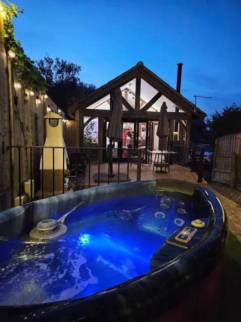 Walnut Barn Estate - Holiday Cottages & Glamping & Luxury Lodges