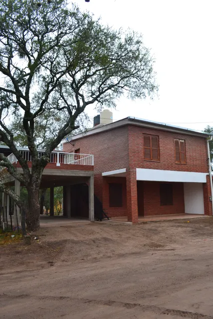 ALOJAMIENTO CERRO COLORADO - Cabañas y habitaciones c/baño privado