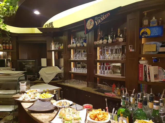 C'Est La Vie Bar Cafe '