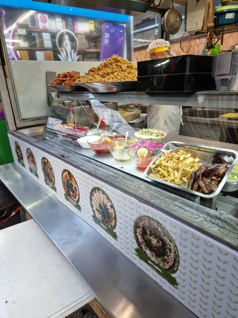 Ashraf-König der Bohnen, Falafel und Fatteh